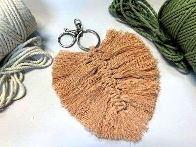 1787878783-Macrame_Keychain_3
