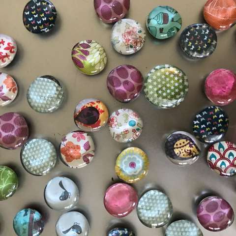 1788504685-glass_stone_magnets