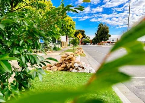 SandBags 02 IMG E2053 07 December 2022 Lingy