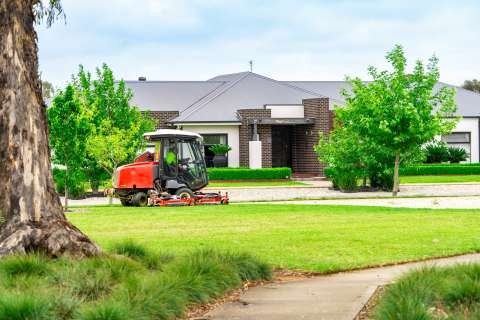Maintenance team Queens Garden and parks  DSC0236 Lingy Harhangi 40